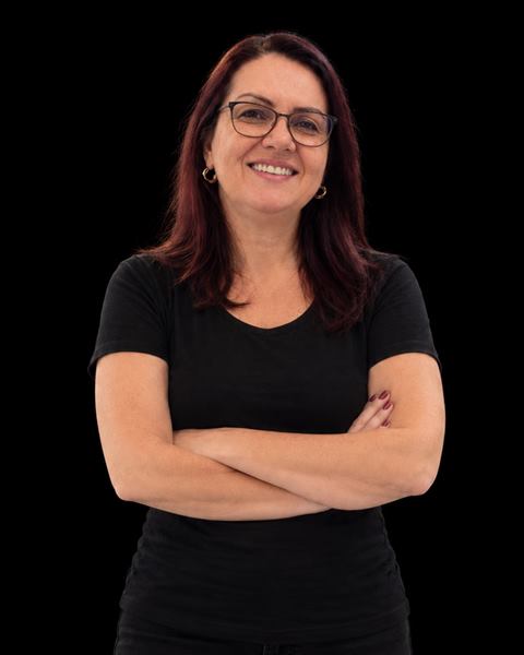 Integrante da equipe da Casa dos Parafusos